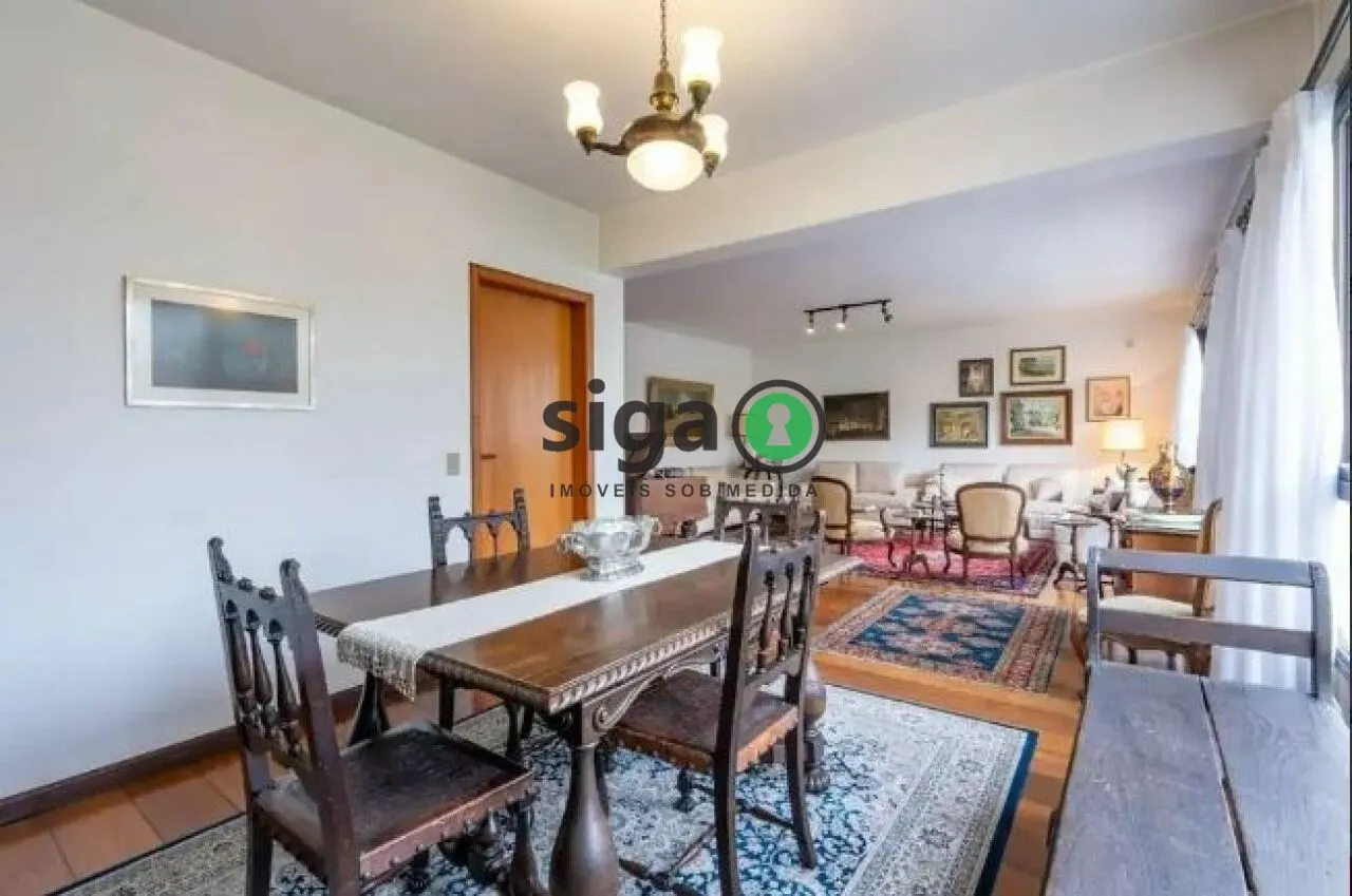 Imagem Casa Alto Padrão no Real Parque de 4 Quartos com 8 Vagas - 450m² à Venda.