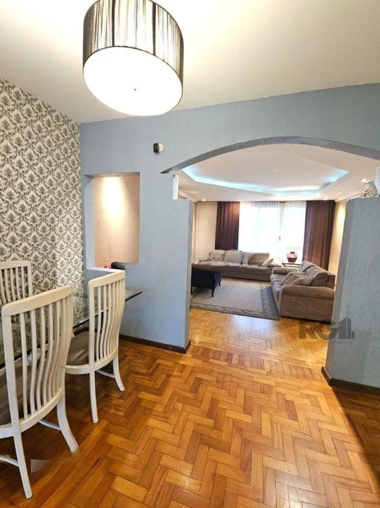 Imagem casa de 5 dormitórios no bairro Glória