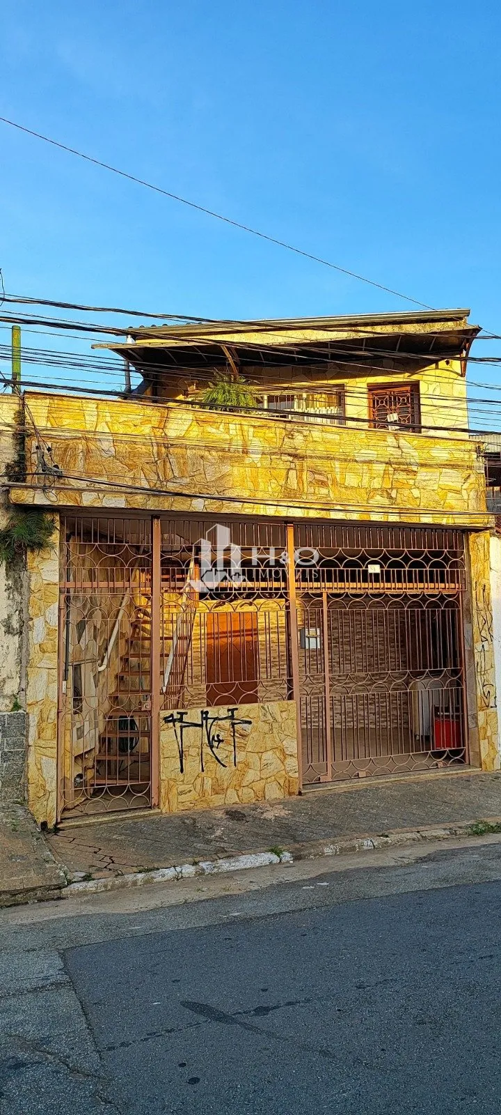 Imagem Sobrado à Venda com 4 Dormitórios no Parque Maria Luiza - Amplo Quintal e Ótima Localização