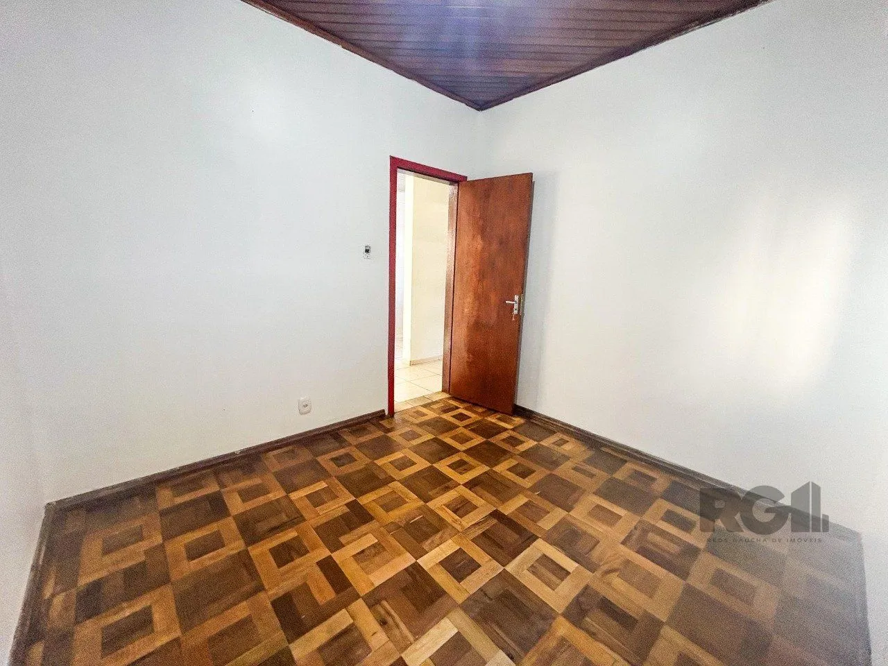 Imagem Casa 03 quartos, peças amplas, 03 dormitórios, salão de festas -3 vagas - Cavalhada