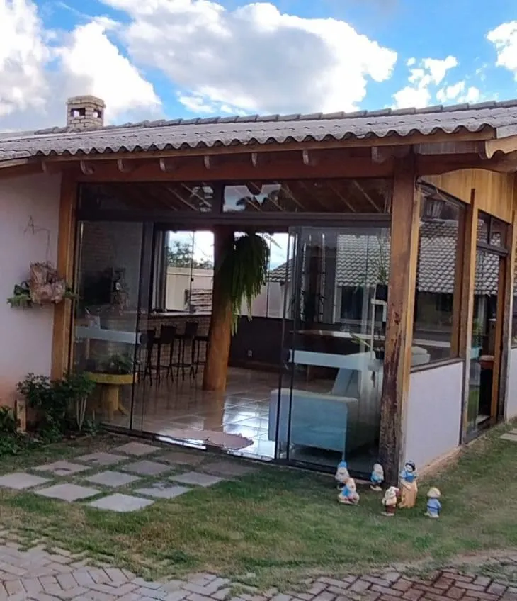 Imagem Casa com sala comercial Bairro Canadá área construída 230,00m² e terreno com 715,00m²