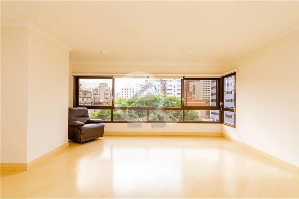 Imagem Bem-vindo a este espaçoso apartamento com uma localização privilegiada e uma variedade de comodid...