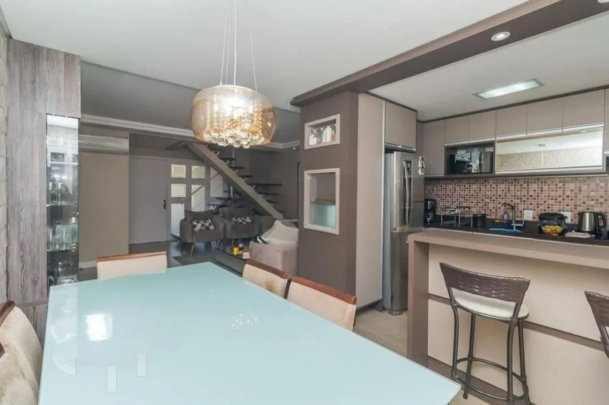 Imagem Casa com 03 quartos no Bairro de Ipanema em Porto Alegre/RS