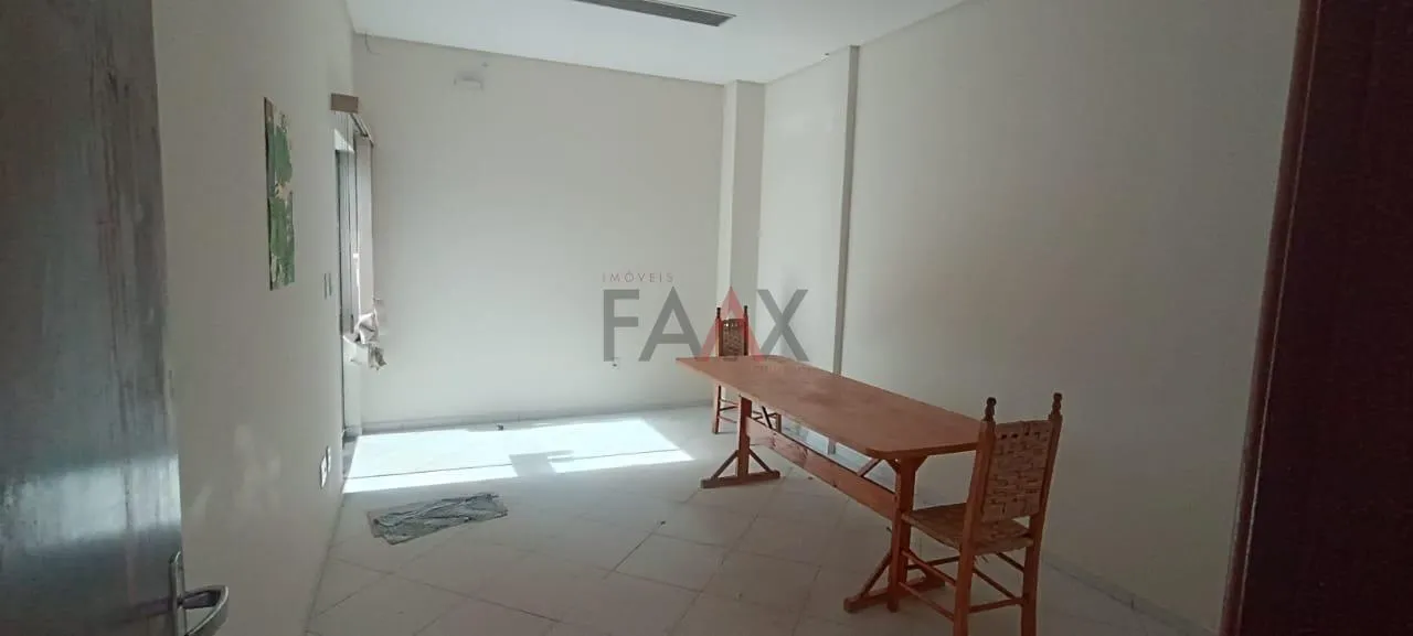 Imagem Sala Comercial 900m para Alugar em São Cristóvão com Estacionamento