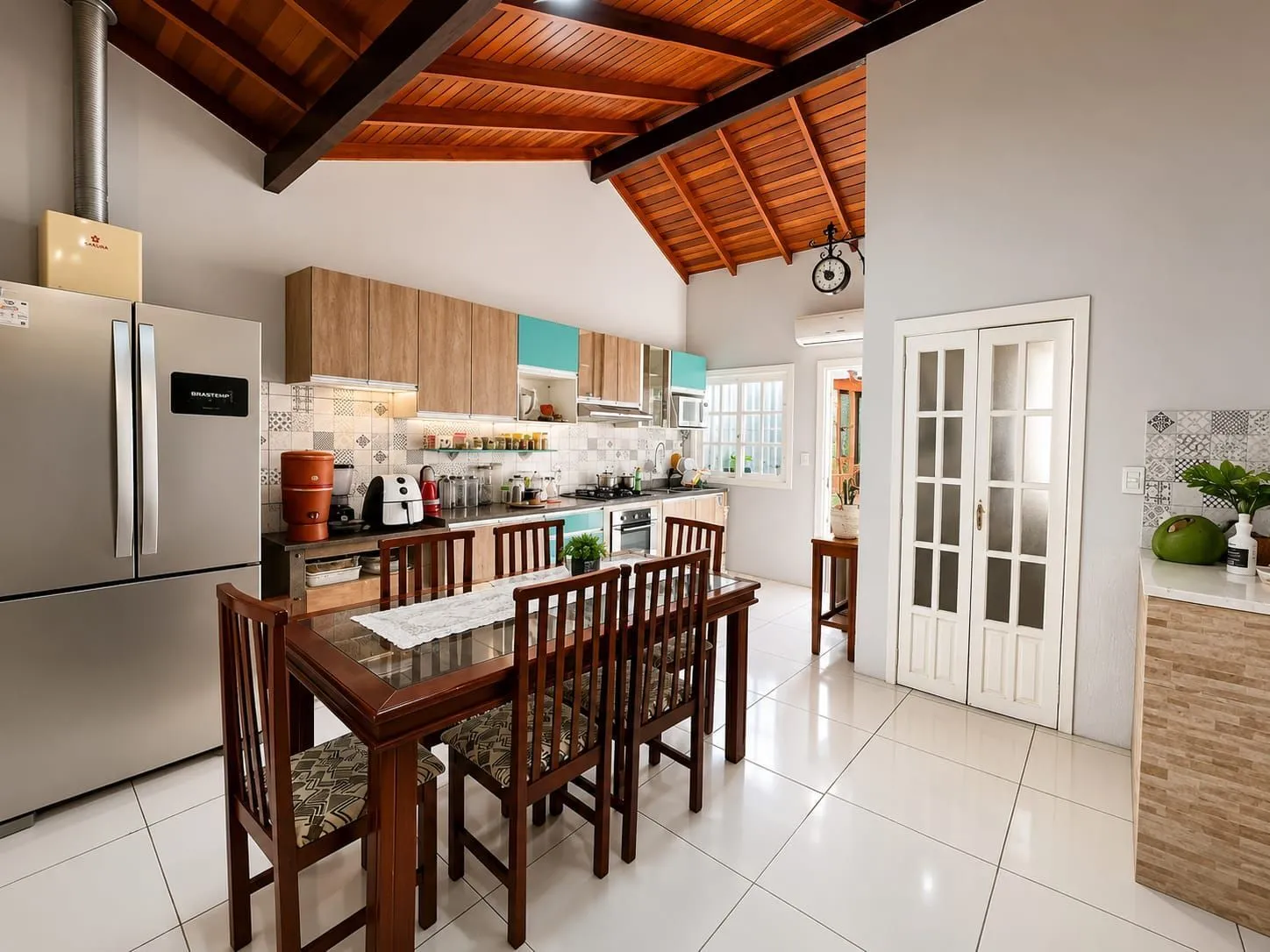 Imagem Casa 03 dormitórios no bairro Guarujá em Porto Alegre