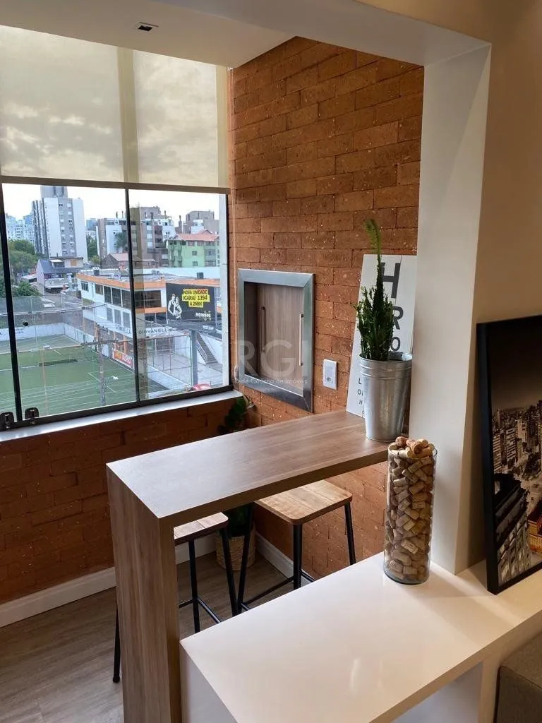 Imagem Excelente apartamento mobiliado de 2 dormitórios e 1 vaga de garagem