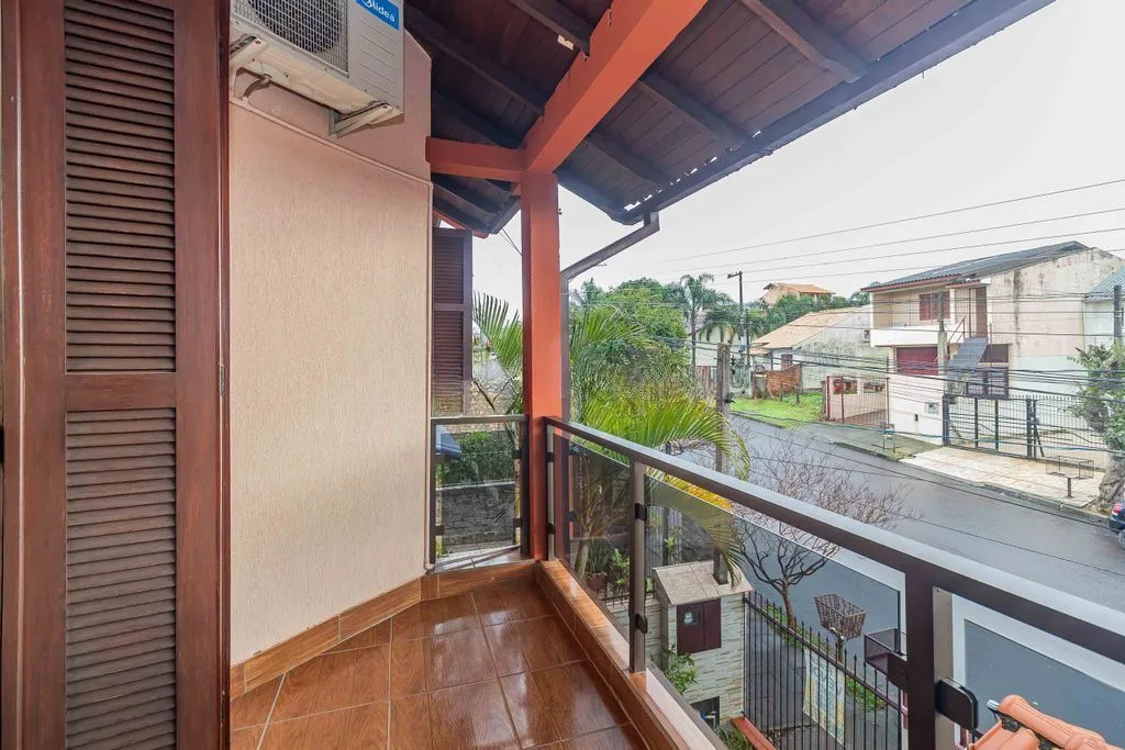 Imagem Casa de 3 dormitórios à venda Bairro Rubem Berta - Porto Alegre