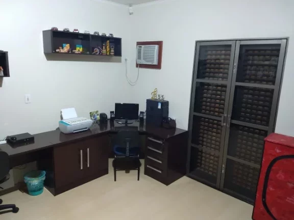 Imagem Casa em área nobre, 3 dormitórios com 1 suíte.