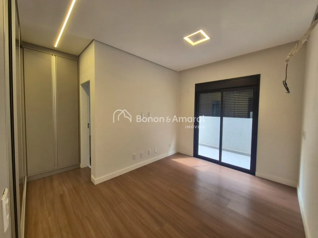 Imagem Linda casa térrea no condomínio Royal Garden em Paulínia- SP