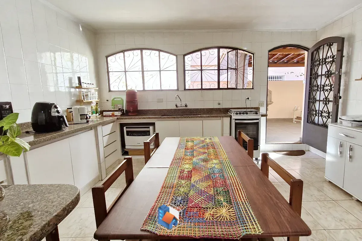 Imagem Sobrado para venda em Parada Inglesa com 6 quartos, sendo 2 suítes, 150m²