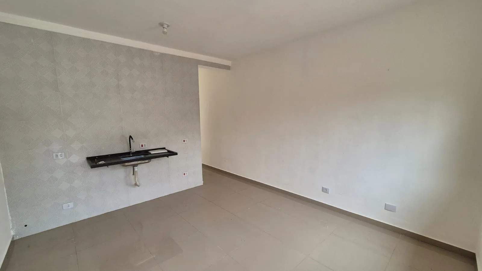 Imagem Oportunidade Próximo à Av. Itavuvu | Casa a venda | 2 Quartos | Quintal | Ótimo Acabamento | 50 m² | Jardim Santa Madre Paulina