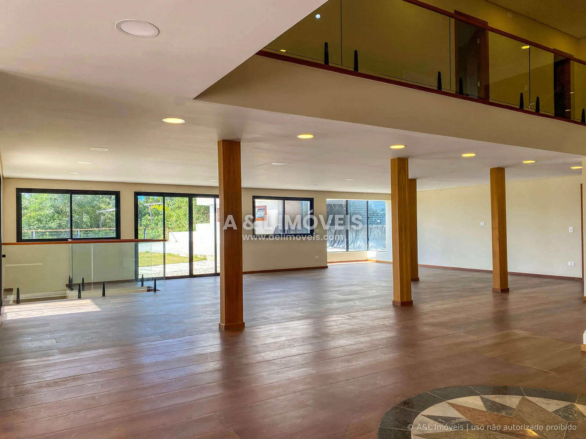 Imagem Casa à venda em Campos do Jordão com vista para montanhas e 7 suítes