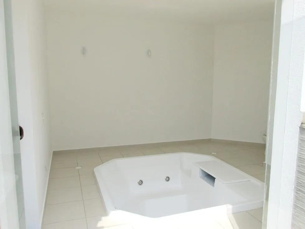 Imagem Mansão Exclusiva no Residencial 5 Alphaville com 620 m² construídos, cinema privativo e área de lazer completa.