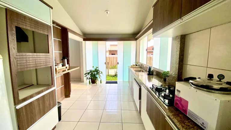 Imagem Casa ampla no bairro Ambrósio em Garopaba-SC, a 5 min do centro e praias. Oportunidade!