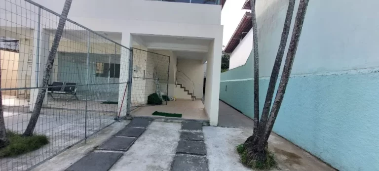 Imagem CASA DUPLEX A VENDA COM 07 QUARTOS 2 SUÍTES E 4 VAGAS DE GARGENS NA PRAIA