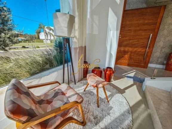 Imagem Sobrado em condomínio fechado com 05 suites mobiliado e decorado