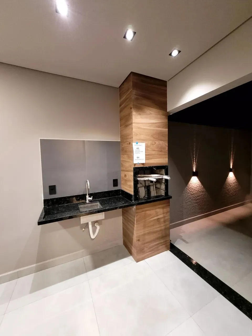 Imagem Casa em Condomínio de Luxo com 3 Suítes em Cajuru do Sul, Sorocaba-SP: 122m², 3 Quartos, 1 Sala e 2 Vagas de Garagem!