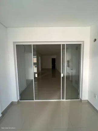 Imagem Alto Padrão para Venda em Itapema, meia praia, 3 dormitórios, 1 suíte, 2 banheiros, 2 vagas