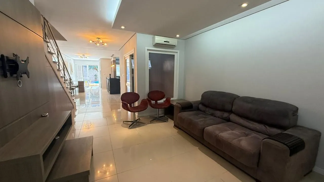 Imagem Casa com piscina, 3 suítes, desocupada, Rua Leite de Castro- Jardim Itu Sabará