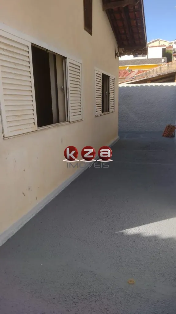 Imagem Oportunidade única: Casa comercial à venda ou locação no Centro de Vinhedo-SP, 2 quartos, 2 salas, 1 banheiro, 3 vagas, 134 m².