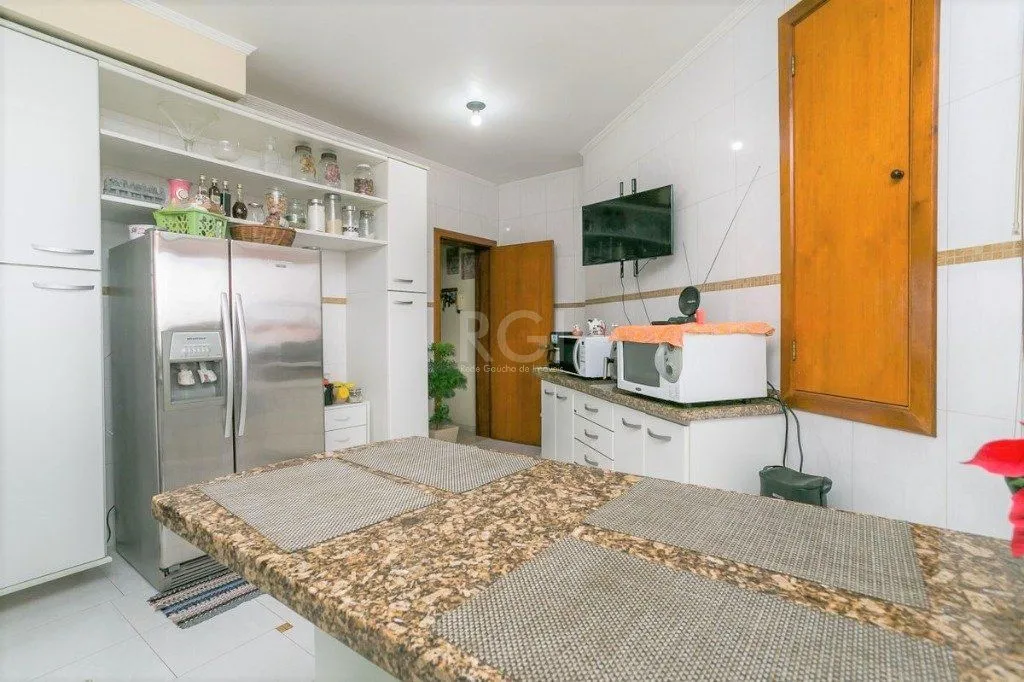 Imagem Casa para Venda - 279m², 3 dormitórios, sendo 1 suites, 4 vagas - Teresópolis
