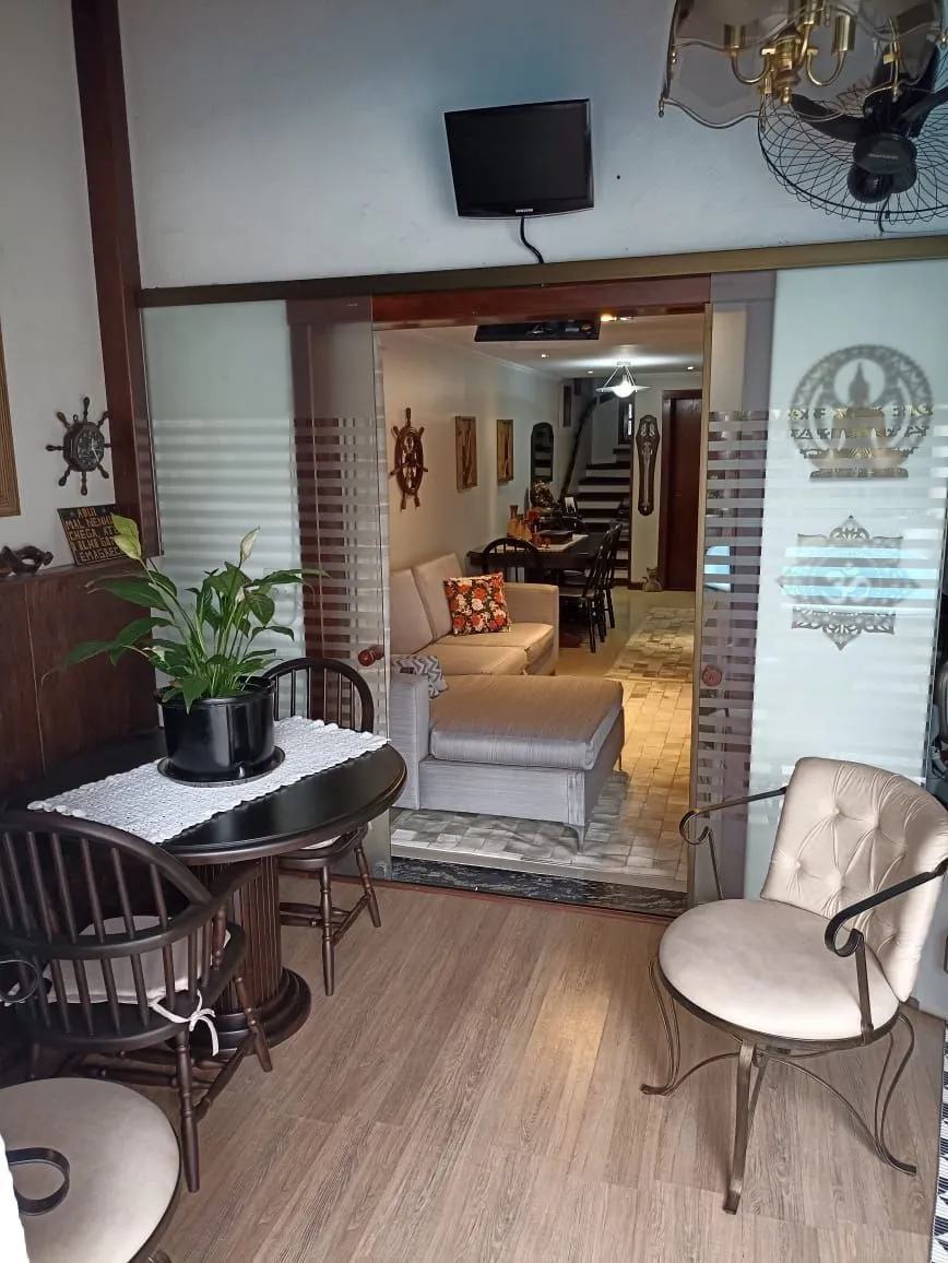 Imagem Casa no bairro Hípica - 4 dormitórios