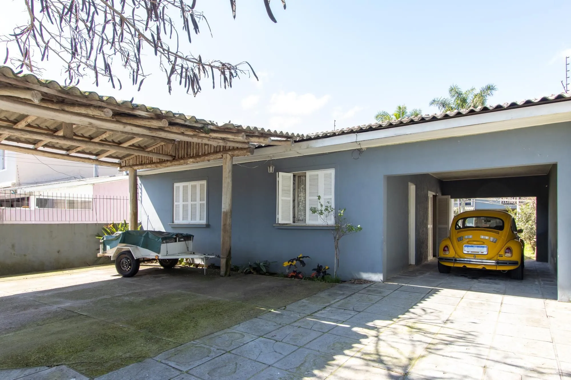 Imagem Sobrado amplo com 4 dormitórios com piscina e casa extra no mesmo terreno - Hípica