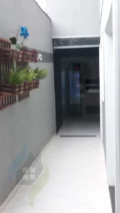 Imagem ACEITA TROCA PERMUTA!! Casa de 3 dormitórios sendo 1 suíte, 2 banheiros, 2 vagas, com 180m² em Taboão, São Bernardo do Campo