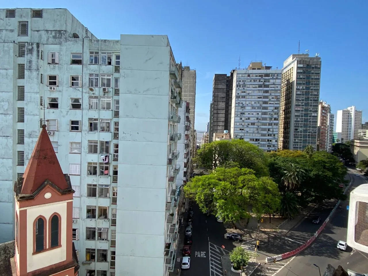 Imagem APARTAMENTO DE FRENTE, 1 DORMITÓRIO COM VAGA DE GARAGEM NA DUQUE