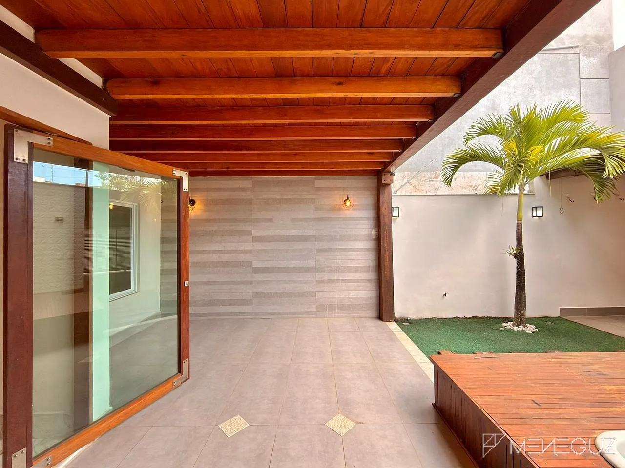 Imagem Viva com lazer privativo e economia: piscina, sauna e energia solar