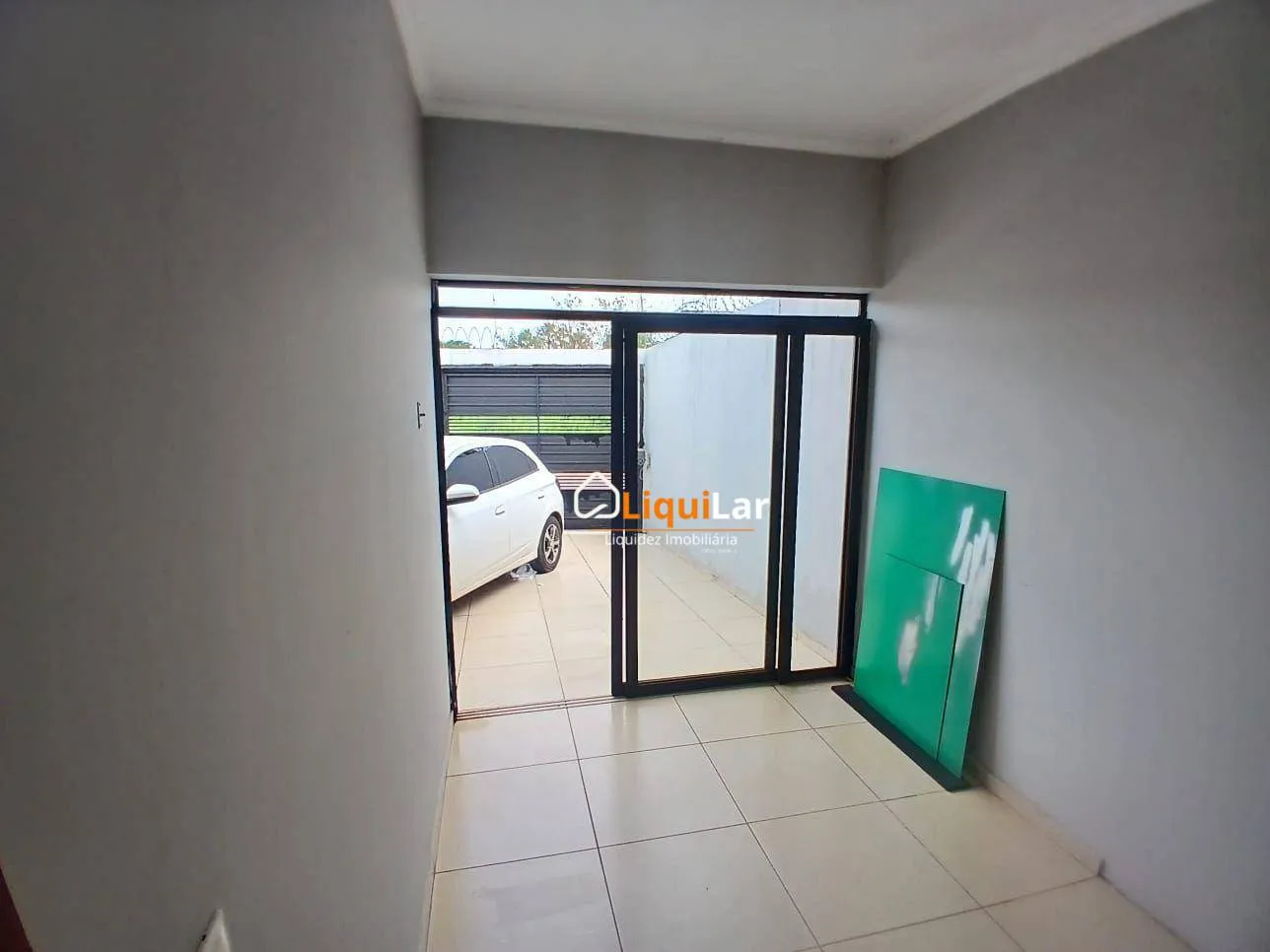 Imagem Casa à Venda Próxima à Avenida Lúdio Martins Coelho com Suíte, Energia Fotovoltaica e Acabamento de Primeira