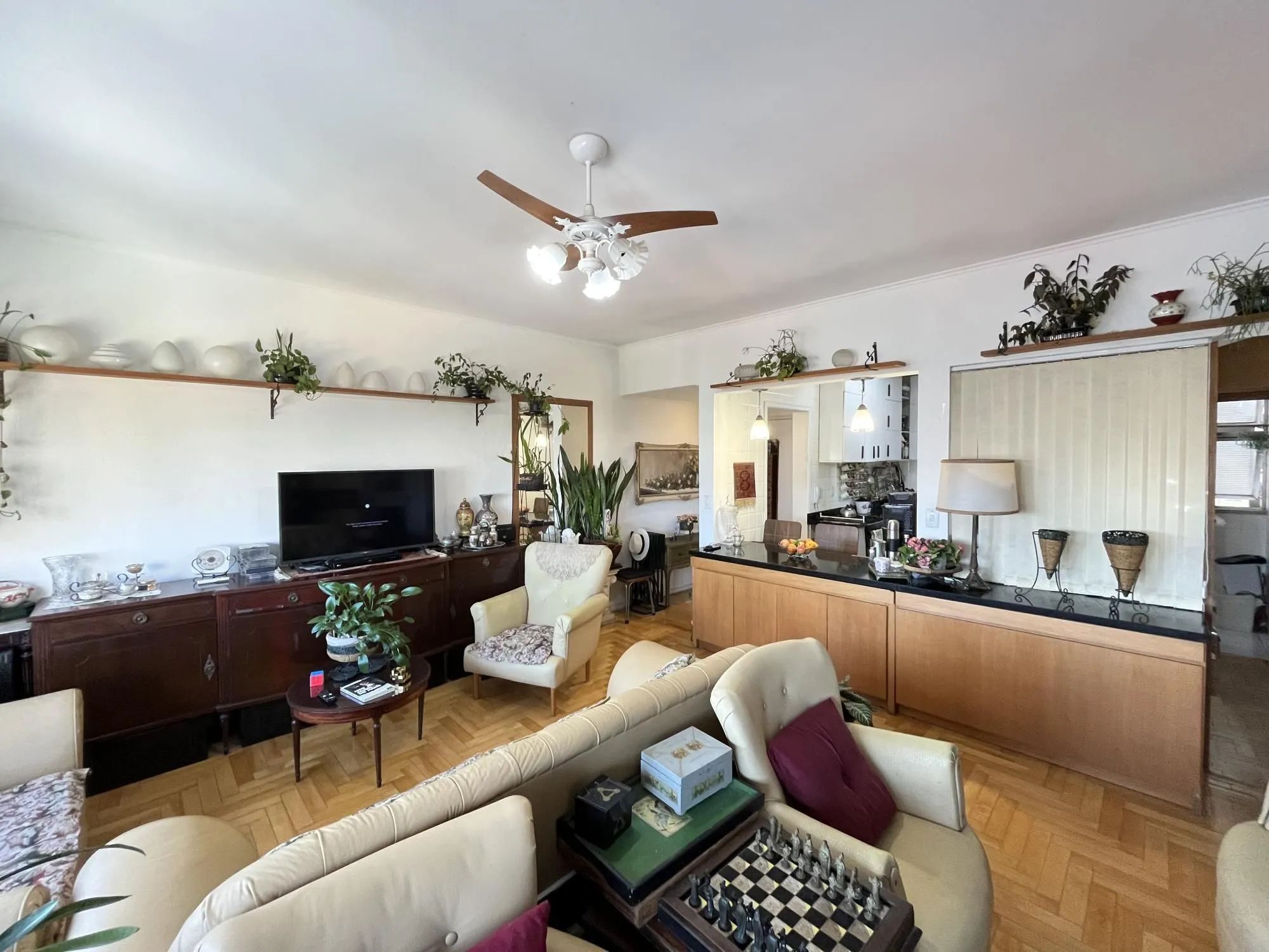 Imagem Apartamento de 3 quartos, suíte e 1 vaga de garagem no bairro Bom Fim em POA/RS