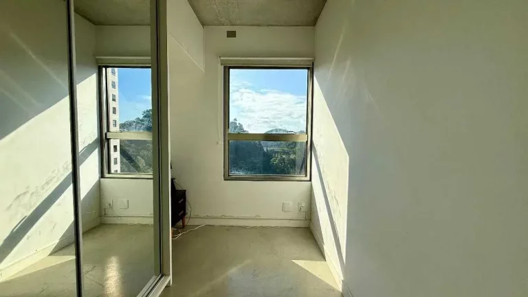Imagem Apartamento com 2 dormitórios e 1 vaga de garagem na Praia Brava em Itajaí/SC