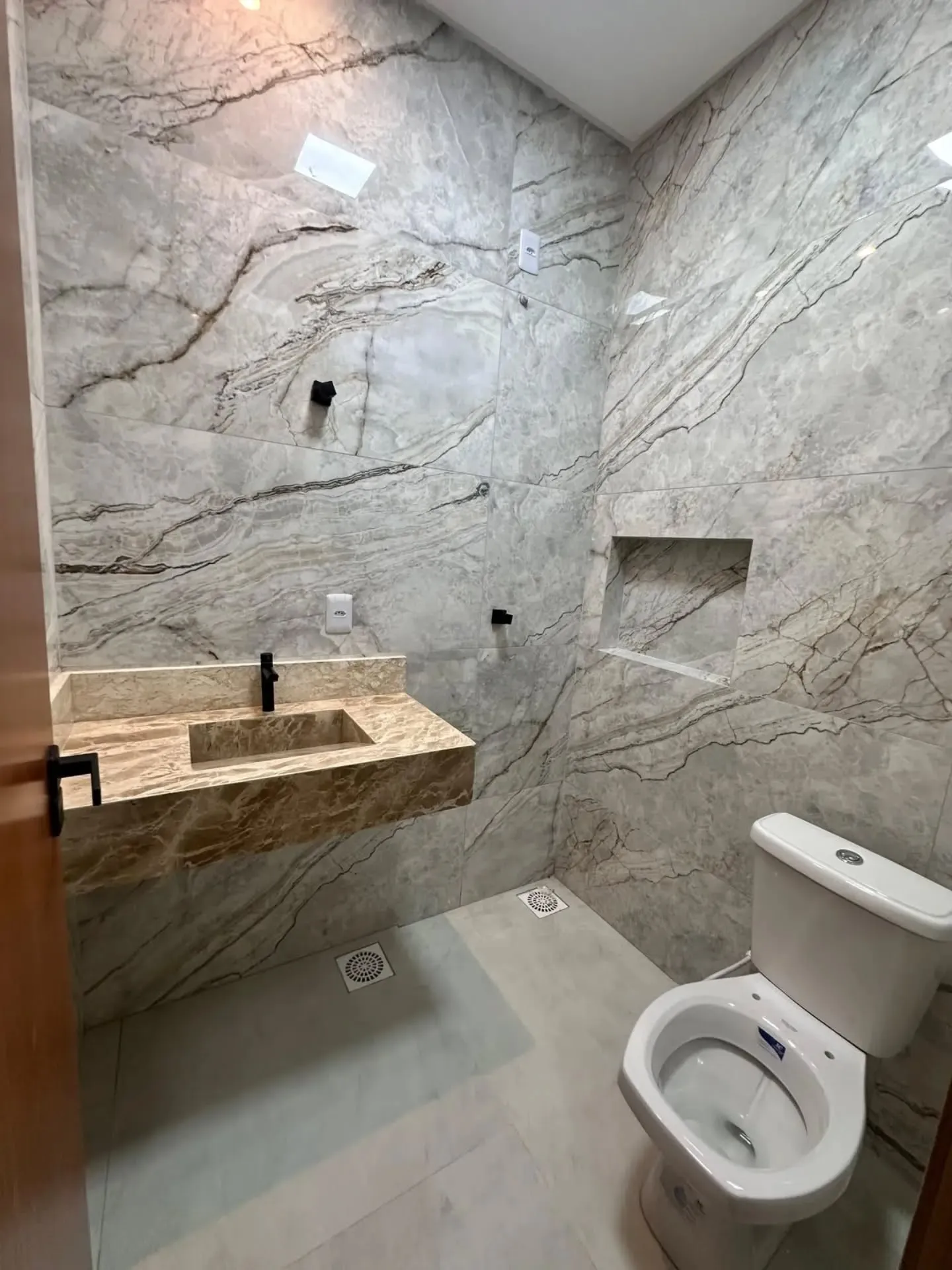 Imagem Casa 3/4 Sendo 1 Suite No Solar Bouganville