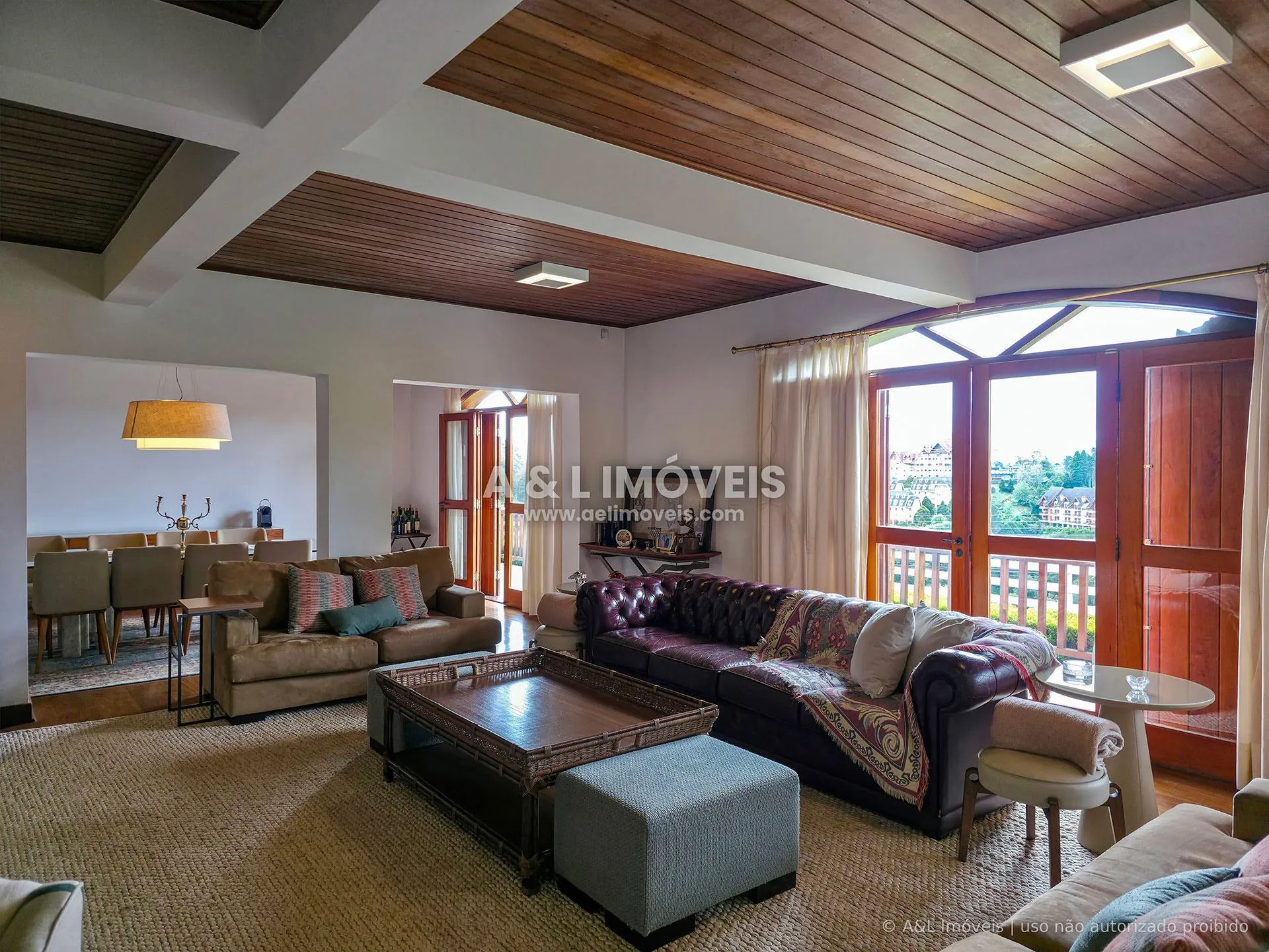 Imagem Casa com lareira, calefação e jardim no Alto do Capivari
