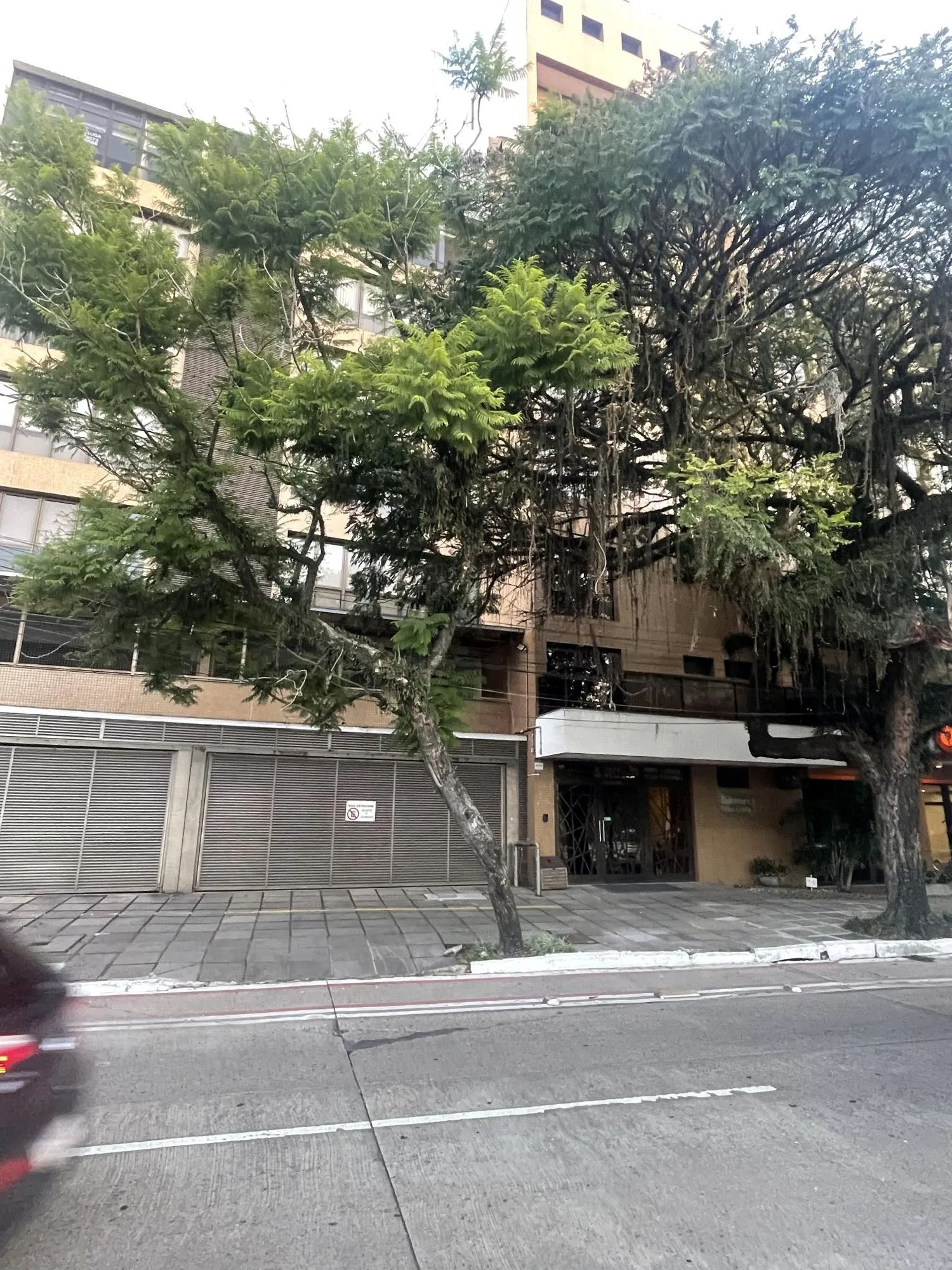 Imagem Ampla sala comercial com vaga de garagem escriturada