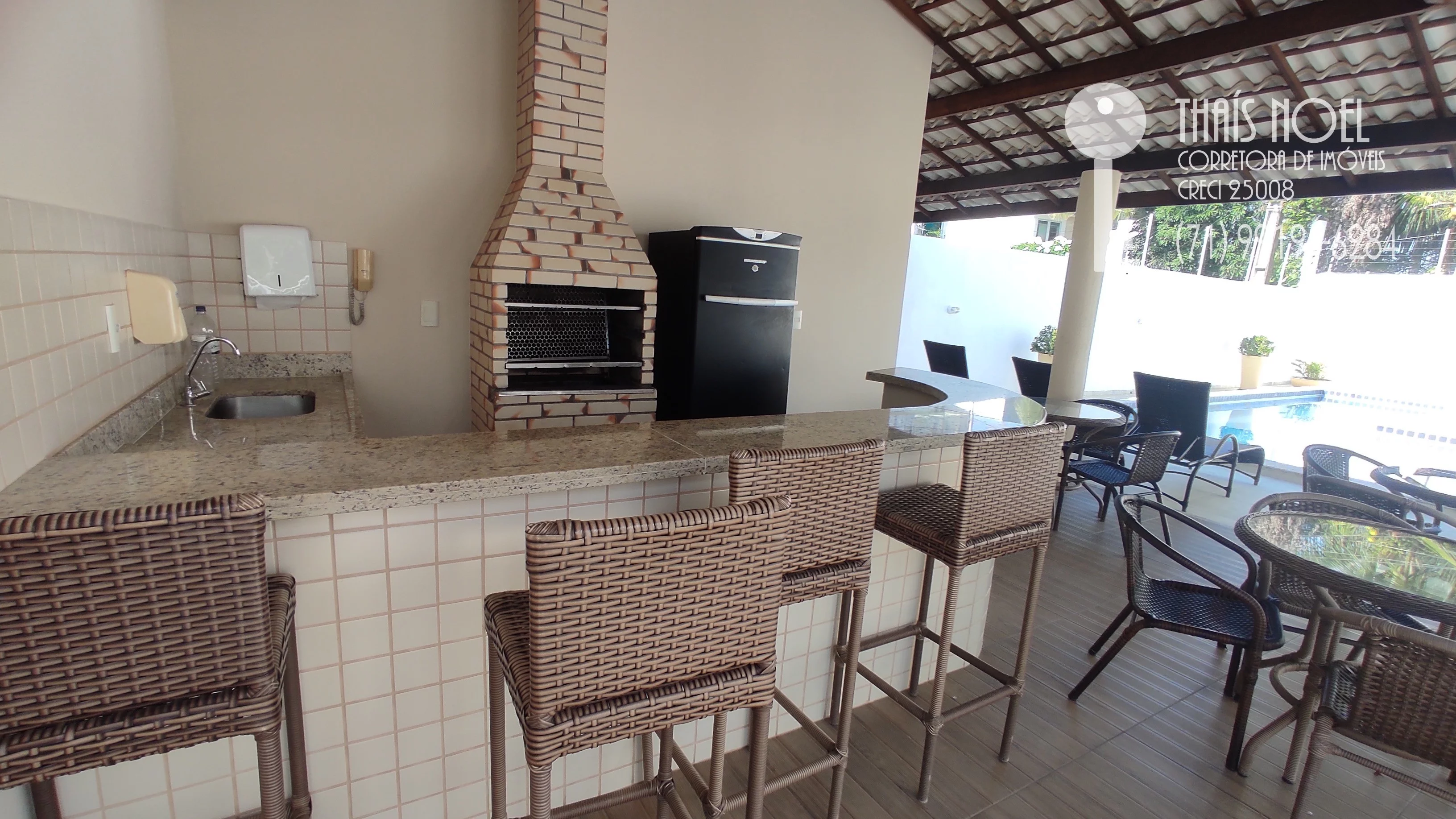 Imagem CASA DE 4/4 E 3 VAGAS EM CONDOMÍNIO FECHADO DE BURAQUINHO (LAURO DE FREITAS)