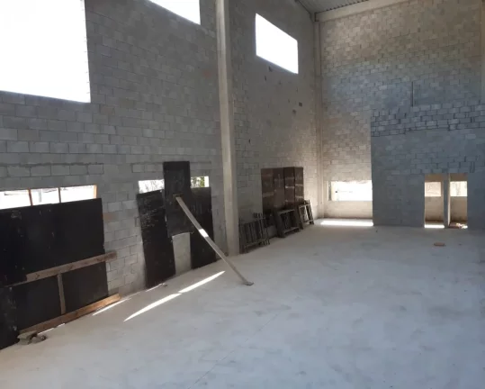 Imagem LOCAÇÃO GALPÃO 1.700,00 M ÁREA CONSTRUÍDA TERRENO 3.248,00 M 25 VAGAS ENTRADA PARA CAMINHÃO ESTRADA EMBÚ / COTIA 600 METROS ROD. RAPOSO TAVARES