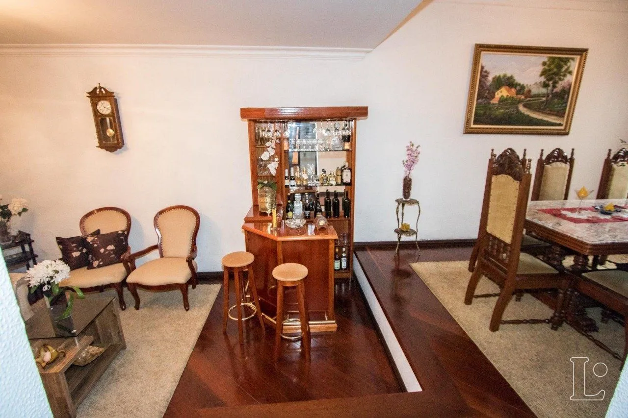 Imagem Casa para Venda - 485m², 4 dormitórios, sendo 1 suites, 3 vagas - Cristal