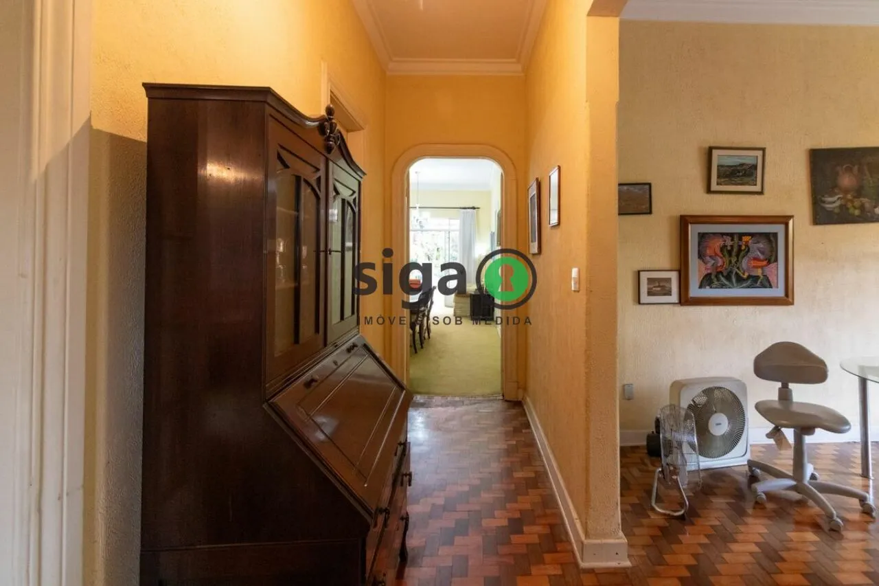 Imagem Casa Alto Padrão em Moema de 5 quartos com 8 vagas - 440m² à Venda.