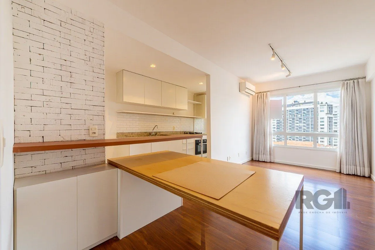Imagem Apartamento de um quarto, suíte e uma vaga de garagem no bairro Santa Cecilia em Porto Alegre.