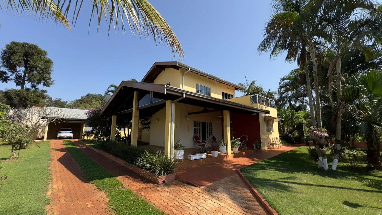 Imperdível casa de 5 quartos em condomínio no Estribo, Avaré-SP: 1 suíte, 1 sala, 4 banheiros, 4 vagas, 265m². em O ESTRIBO, AVARÉ - SP