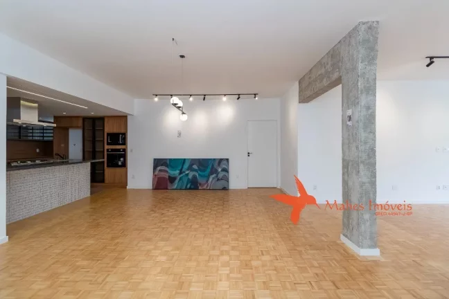 Imagem Espaçoso Apartamento de Reformado com 3 quartos (sendo 2 Suítes) em Cerqueira C?(C)sar, São Paulo - 220,95m e 2 Vagas de Garagem!