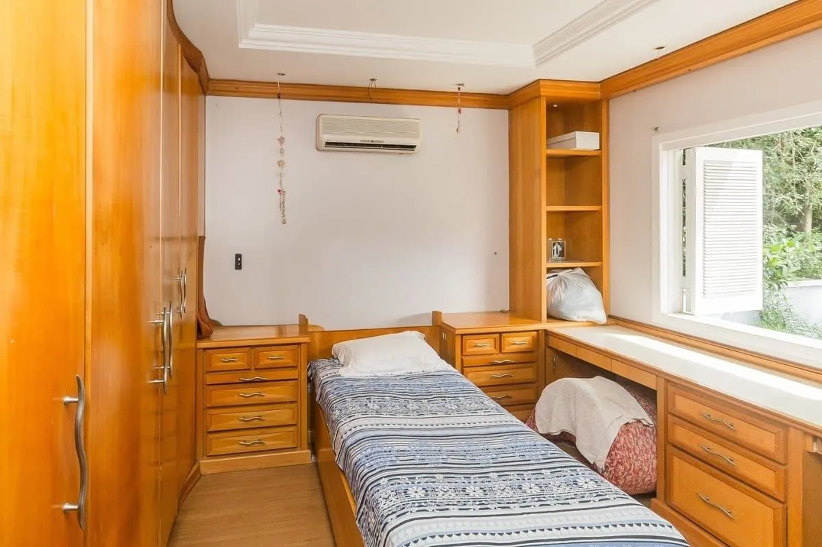 Imagem Casa com 5 dormitórios à venda em Parque Santa Fé, Porto Alegre.