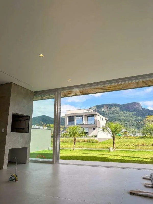 Imagem Casa à venda com 3 quartos 3 suítes, 241m² em Pedra Branca Palhoça