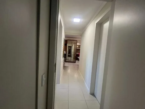 Imagem Apartamento com 2 dormitórios sendo 1 suíte e 1 vaga de garagem em Florianópolis/SC
