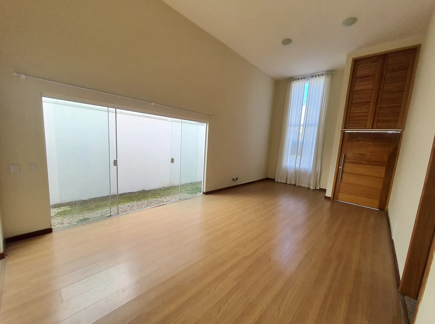 Imagem Casa à venda e locação 3 Quartos, 1 Suite, 2 Vagas, 258M², Condomínio Moema Ville, Pindamonhangaba - SP