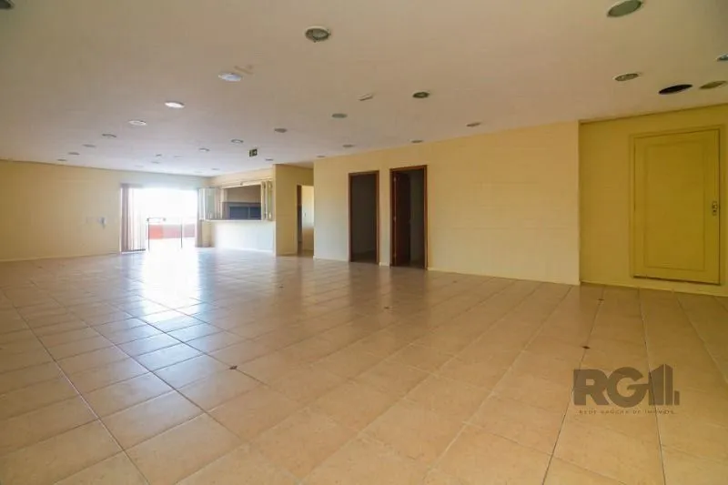 Imagem MÁFFER IMÓVEIS ALUGA CONJUNTO COMERCIAL - 187m² DE ÁREA PRIVATIVA Imóvel corporativo de alto padrão, ideal para empresas que buscam espaço amplo, funcional e com excelente logística de acesso.