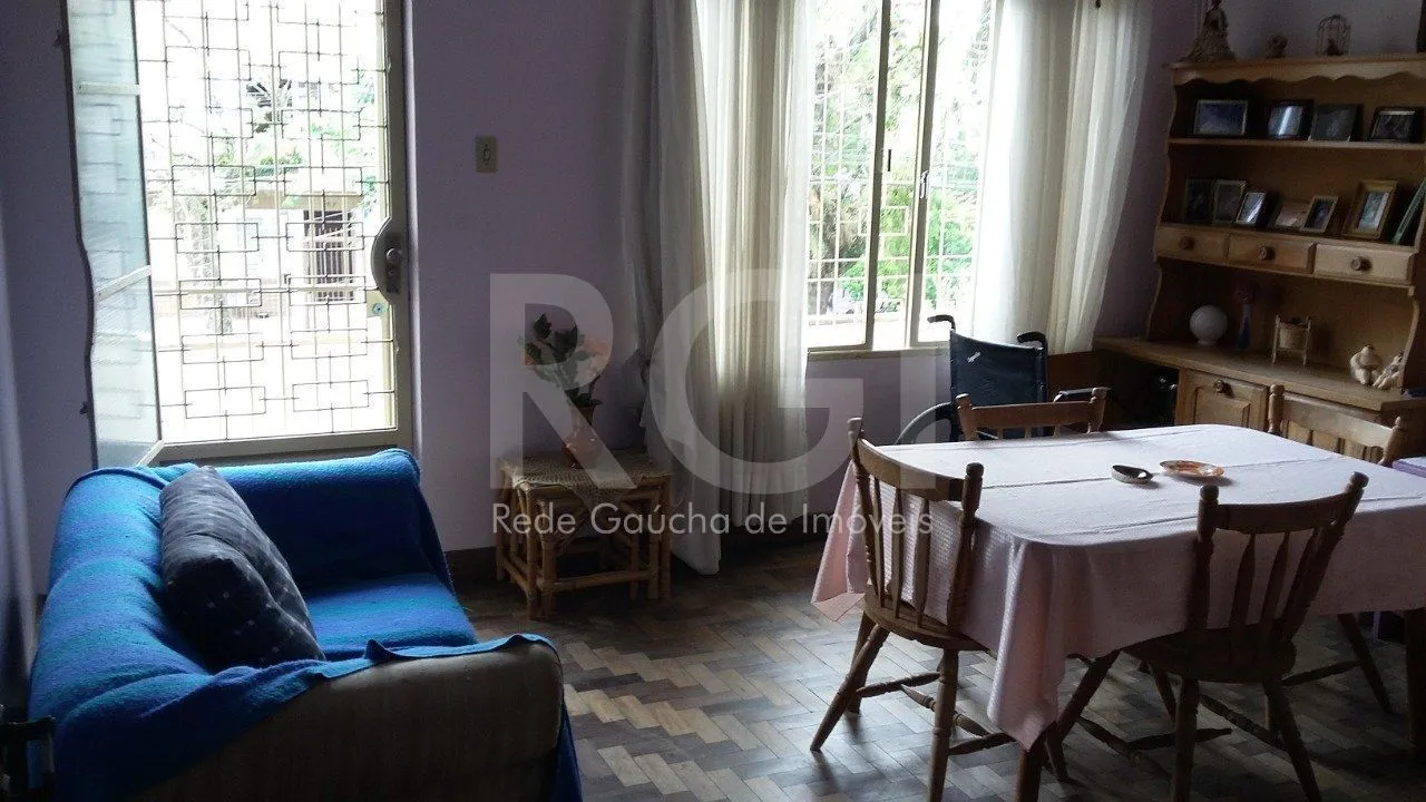 Imagem Casa com 4 quartos, 4 banheiros e amplo pátio no miolo do bairro Cidade Baixa!