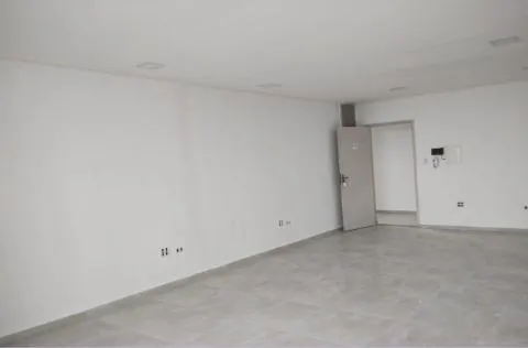 Imagem LOCAÇÃO DE SALA COMERCIAL NO CENTRO DE ARUJÁ/SP, OPORTUNIDADE com 42m². CONSULTE-NOS.